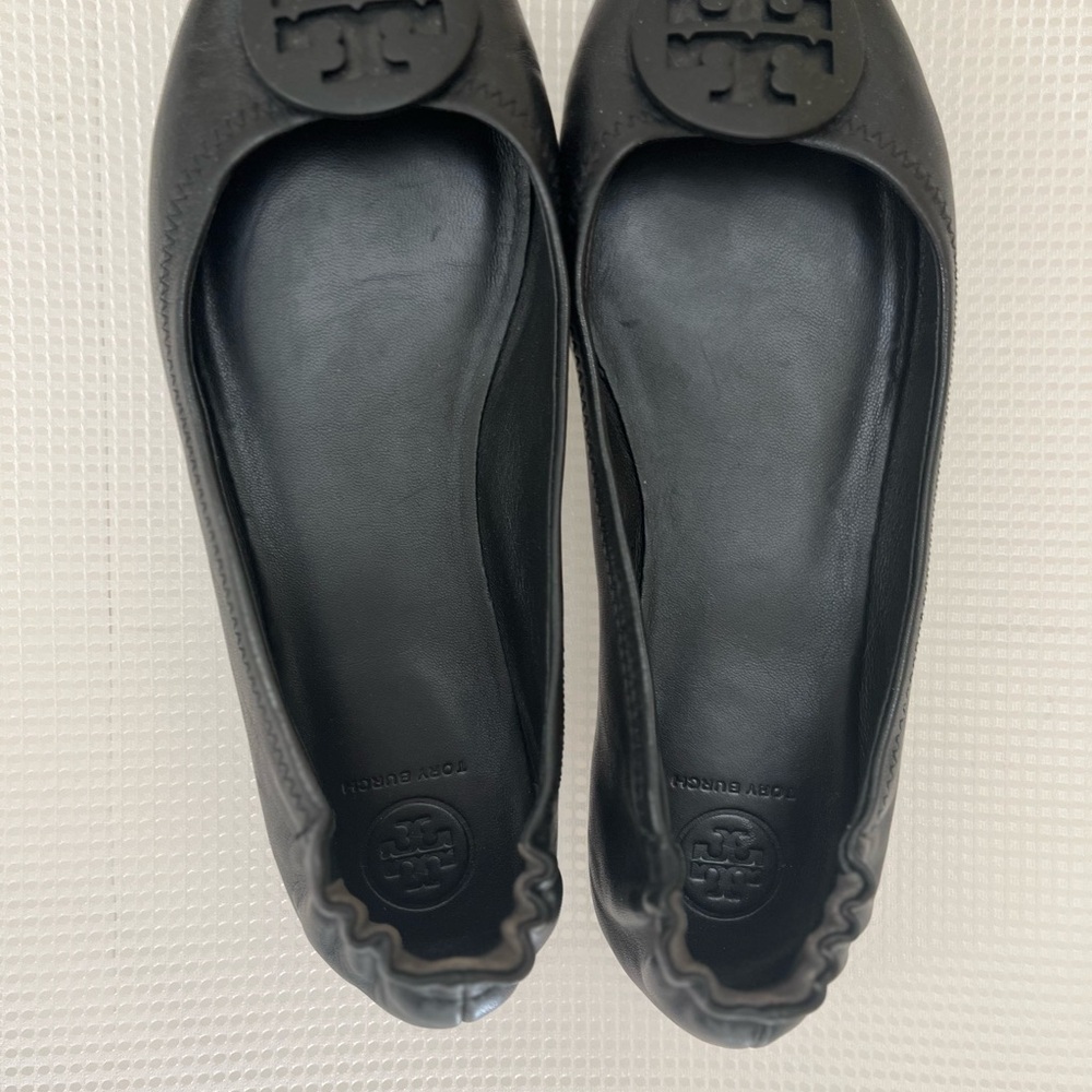 Tory Burch Reva Black Leather Logo Round-Toe Ballet Flats